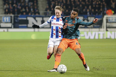 Timber beleeft in de openingsfase direct zijn vuurdoop en blijf staande. © Pro Shots