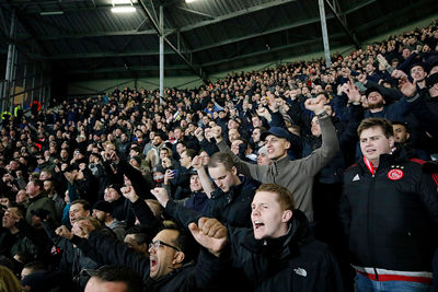 Het uitvak schaart zich in moeilijke tijden vierkant achter Ajax! © De Brouwer