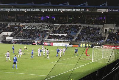 Hier brengt Wellenreuther nog redding op een schot van Timber. © De Brouwer