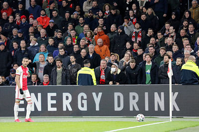 Welk medicijn moet Ajax nemen om deze crisis in te dammen? © De Brouwer