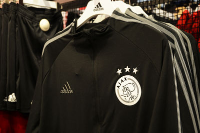 Oh ja, er is ook nog een zwart met wit anthemjack verkrijgbaar! © Ajax Life