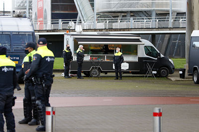 Om de hoek is een Febo, maar de politie heeft liever eigen bammetjes. © De Brouwer