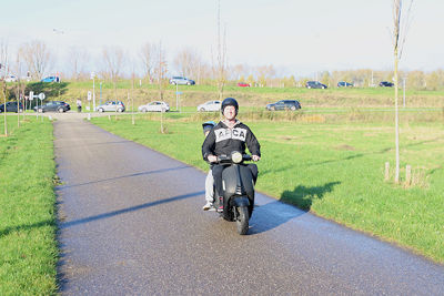 Kijk, dat is het voordeel van vrij vervoer! © De Brouwer