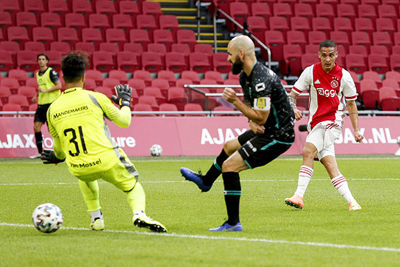 Antony laat die welbekende keeper van RKC weten wie hij is door te scoren. © Pro Shots