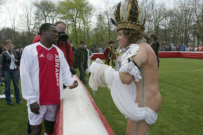 Hey, pssst, shirtje ruilen?! © Ajax Images