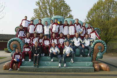 Grote kans dat je de koppies van seizoen 2003/2004 nog wel herkent! © Ajax Images