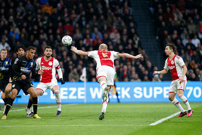 Klaassen is in zijn driehonderdste Ajaxduel dichtbij de 1-1. © De Brouwer