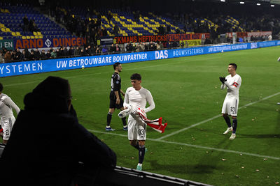 En sjaaltjes komen retour. Mooie wisselwerking. © De Brouwer