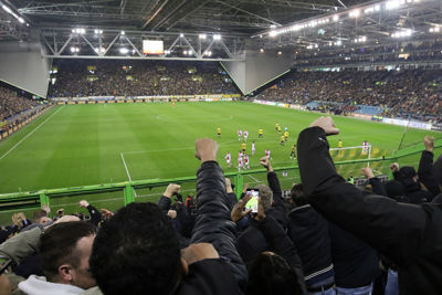 Ajax scoort vanuit een eh... corner! © De Brouwer