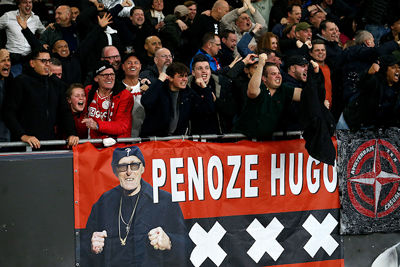 Penoze Hugo heeft zijn eigen spandoek. © De Brouwer