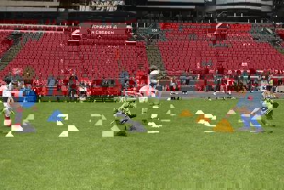 Een warming-up voor de hoofdtribune. © De Brouwer