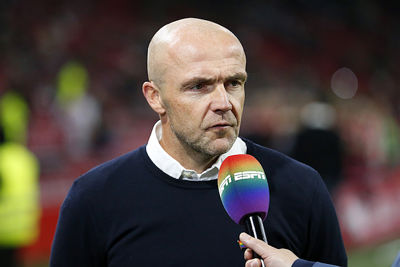 Schreuder wil de plopkap hier al in stukken bijten. © De Brouwer