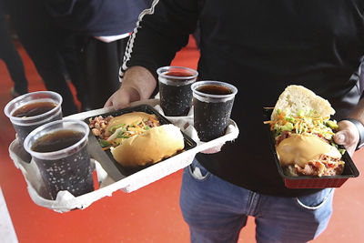 Kijk, dat is zaken doen. Smakelijk! © De Brouwer