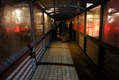 Geen tunnel, maar een loopburg. En vooral omdat het moet. © De Brouwer