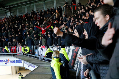 Voor Ajax, voor Amsterdam! Het mag alleen helaas niet baten... © De Brouwer