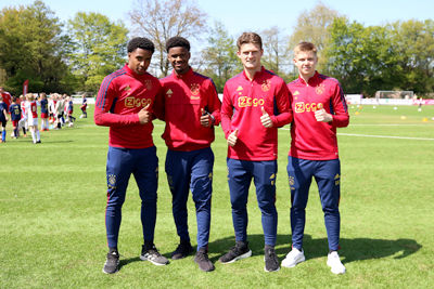 Vos, Hato, Aertssen en Hlynsson komen langs. Tof! © De Brouwer