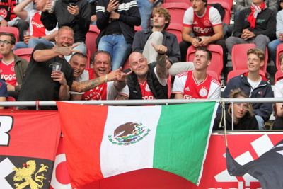 Een duimpje voor Álvarez en onze fotograaf! © SV Ajax