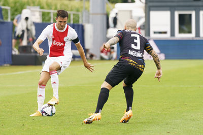 Ondertussen laat Berghuis zien hard te willen werken voor zijn nieuwe club. © Pro Shots
