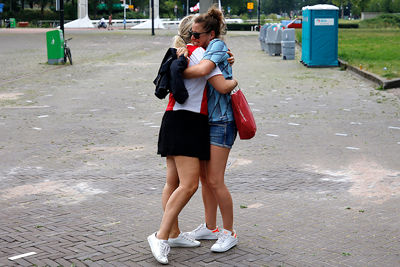 Wanneer je blij bent dat je weer samen naar Ajax mag! © De Brouwer