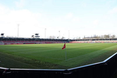 Ajax doet het Yanmar Stadion voor het eerst aan. © De Brouwer