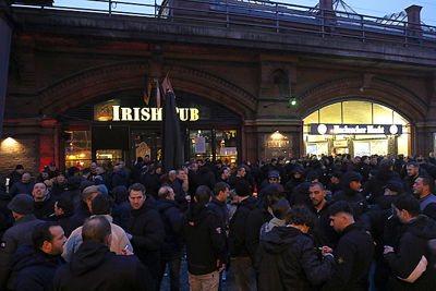 In de stad is het gezellig, maar de aftrap nadert. © De Brouwer