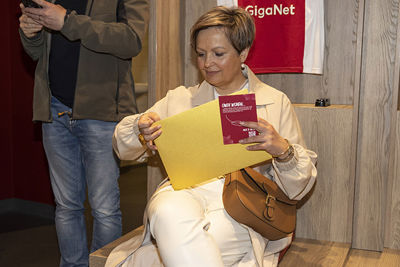Wat zit er in deze gouden enveloppe? © Pro Shots