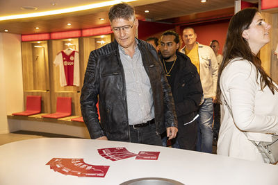 Prijswinnaar Theo kiest voor het stoeltje van Timber. © Pro Shots
