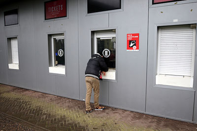 Knappe jongen als je nog een kaartje hebt weten te scoren! © De Brouwer