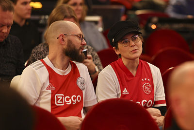 In wit-rood-wit naar het theater. Vinden we mooi. © Pro Shots