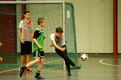 Kunstzinnige dingen achter het standbeen langs. Gebeurt gewoon! © De Brouwer