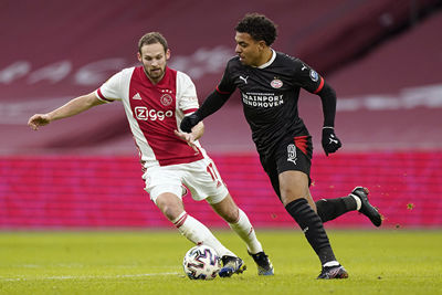 Blind geeft een masterclass. De controleur is in controle, heerlijk! © Pro Shots