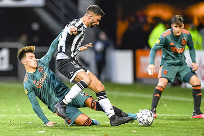 Martínez gaat voorop in de strijd, maar keert na rust niet meer terug. Waarom? © Pro Shots