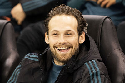 Daley straalt zelfs vanaf de bank alweer! © Pro Shots