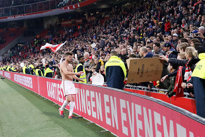 En ook het shirtje van Huntelaar gaat mee naar huis! © De Brouwer