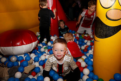 Lekker plezier maken in de ballenbak. © De Brouwer