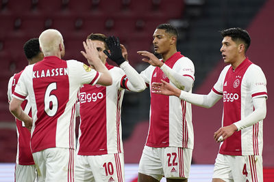 Het samenspel tussen spits en ploeggenoten verloopt steeds soepeler! © Pro Shots