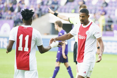 De bedankjes gaan naar Kudus, die de bal slim liet lopen voor zijn ploeggenoot. © Pro Shots