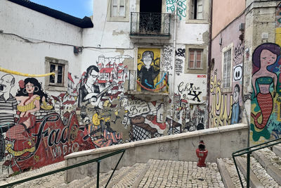 Wie zijweggetjes neemt, ontdekt de tofste graffitiwanden. © Ajax Life