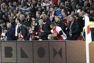 Blijdschap na de gelijkmaker. © De Brouwer