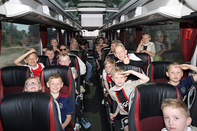Tussendoor nemen we natuurlijk een kijkje in de spelersbus. © De Brouwer