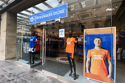 Of we een bezoekje brachten aan de fanshop van Rangers? Maar natuurlijk! © Ajax Life