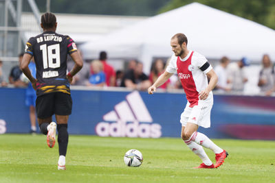 Blind werd door Ten Hag weer eens in een controlerende rol gebruikt. © Pro Shots