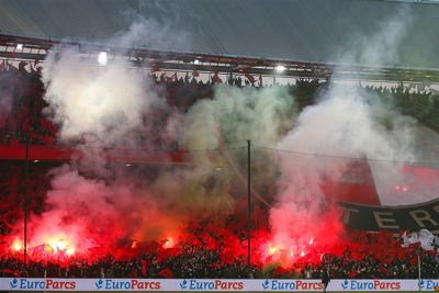 De reden dat het duel al na een minuut kort wordt stilgelegd. © Pro Shots
