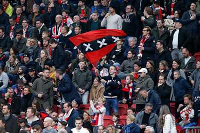 Ook op de tribunes wordt de 2-0 goed aangenomen! © De Brouwer