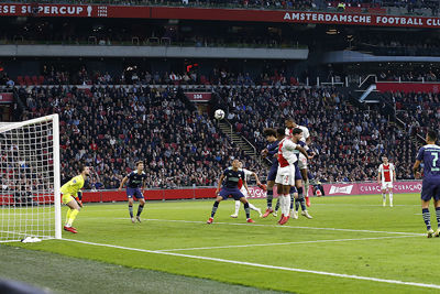 Koppen, hangen, 2-0! © De Brouwer