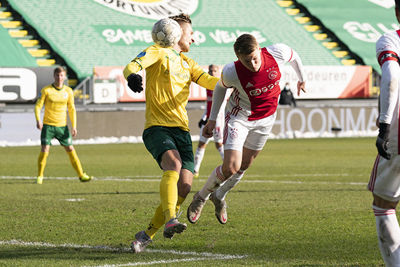 0-1! Perrrr lijkt stijlvol te scoren, maar de treffer komt op naam van de schouder van Polter. © Pro Shots