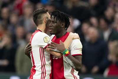 Die zweetbandjes doen ons een beetje denken aan de periode van Enoh! © Pro Shots
