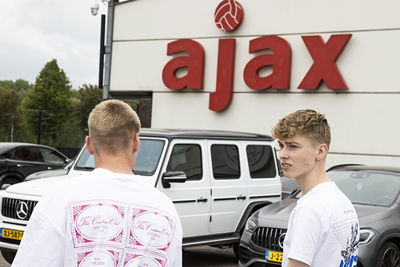 Kijk, daar is Taylor. © Pro Shots