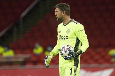 Stekelenburg is de enige die in gifgroen blijft gehuld. Hup, Maarten! © Pro Shots