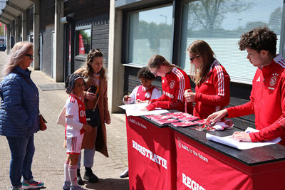 Aanmelden in het zonnetje. Perfect! © De Brouwer